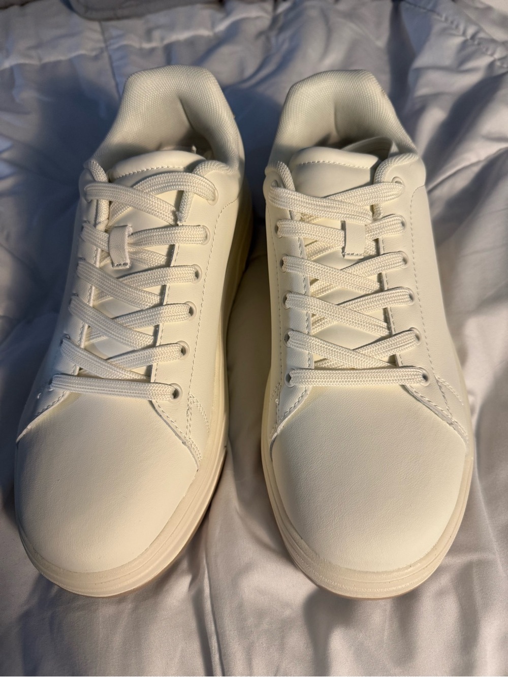 Dream Pairs Women’s White Low-Top Sneakers